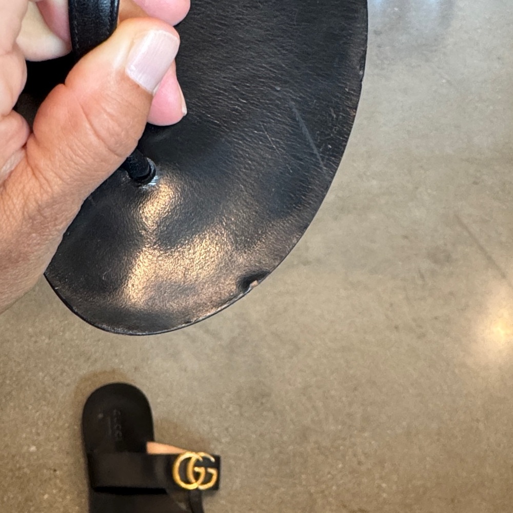 Gucci Black Sandals with Gold Double G - Picture 5 of 6